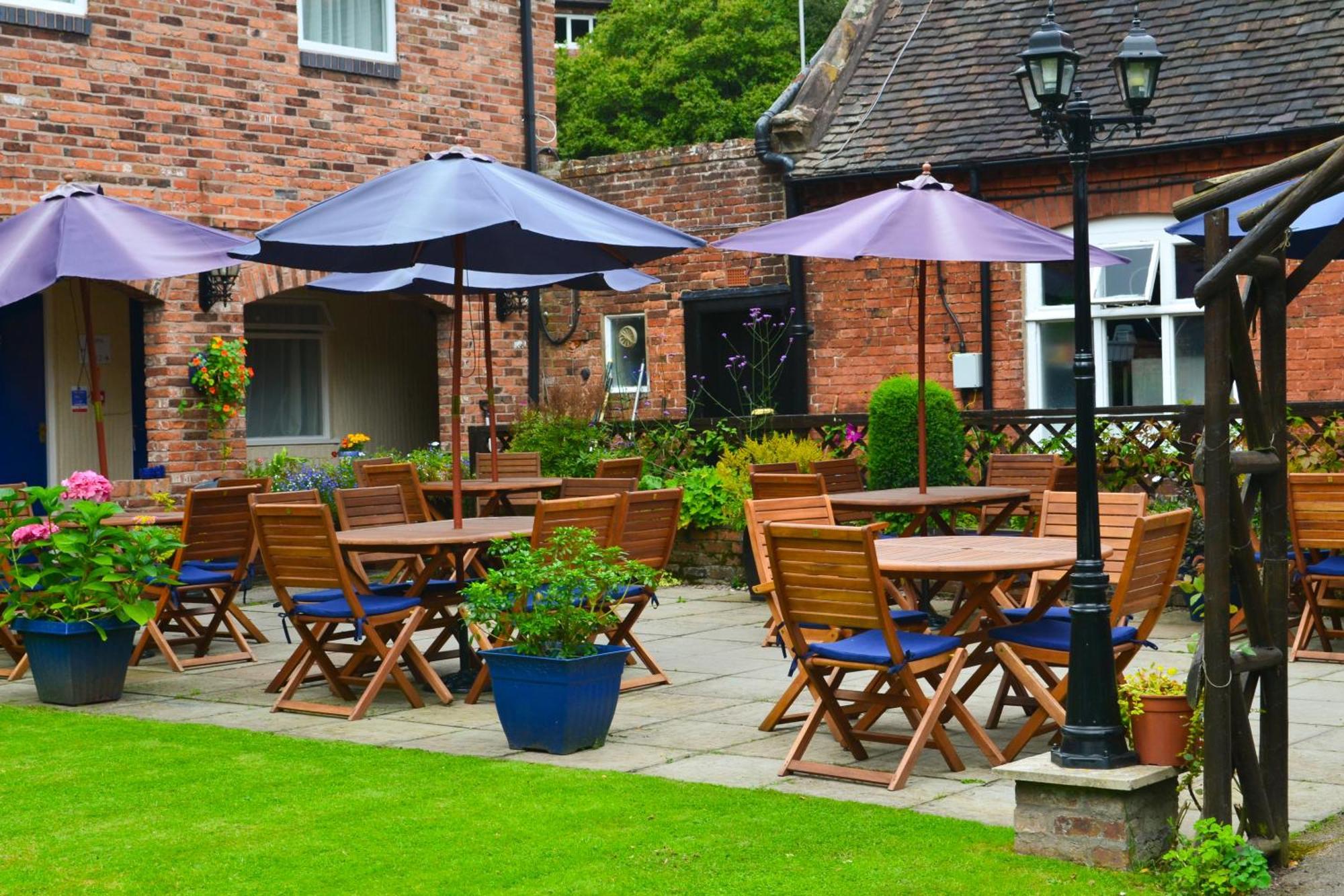 The Manor Guest House Cheadle  Buitenkant foto
