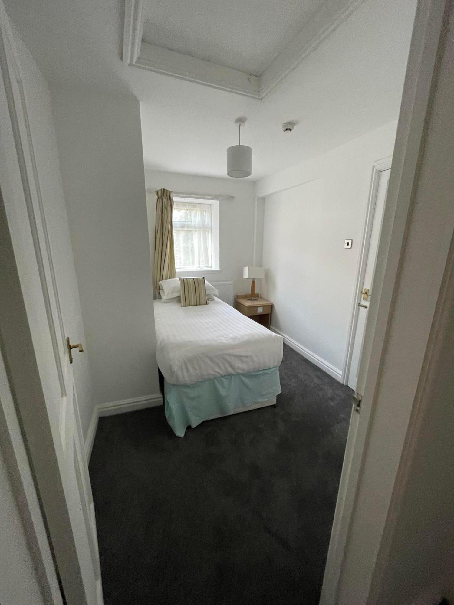 The Manor Guest House Cheadle  Buitenkant foto