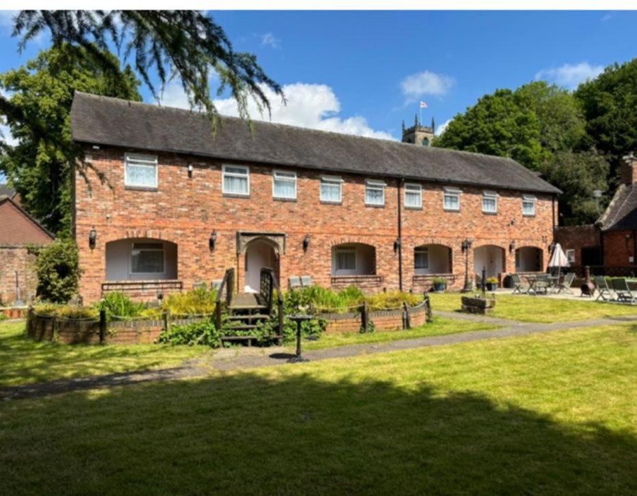 The Manor Guest House Cheadle  Buitenkant foto