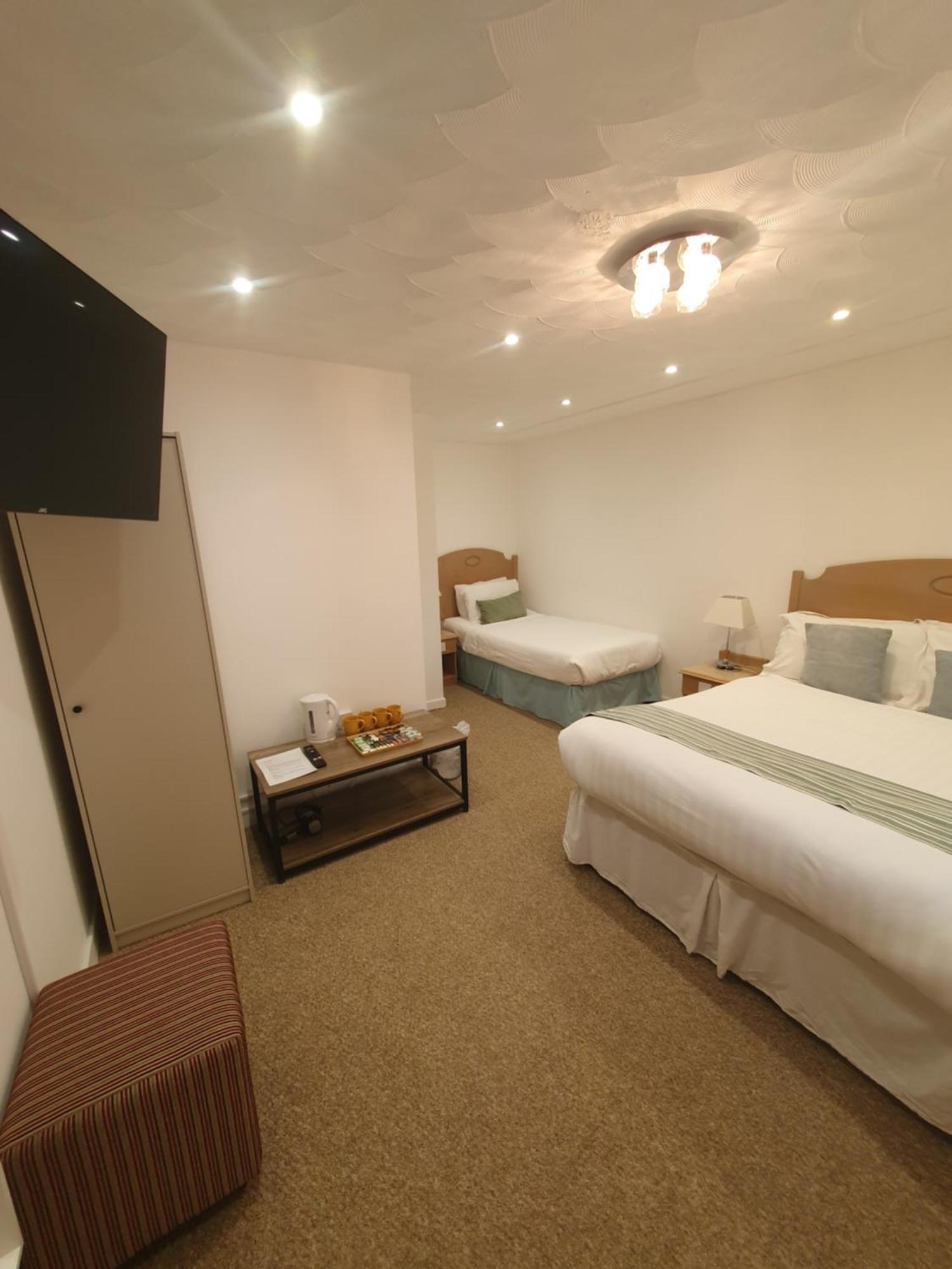 The Manor Guest House Cheadle  Buitenkant foto