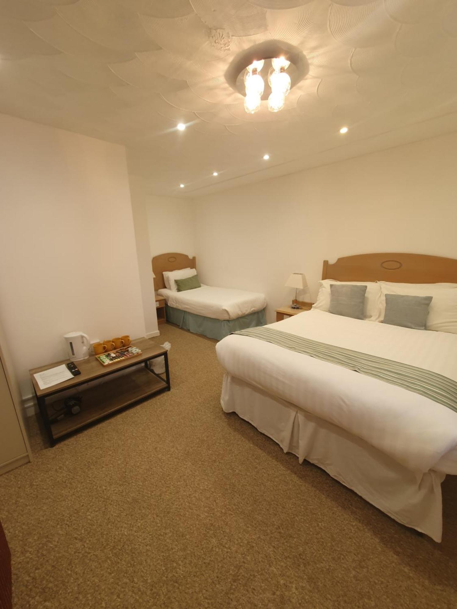 The Manor Guest House Cheadle  Buitenkant foto